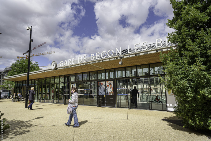 Gare de Bécon les Bruyères